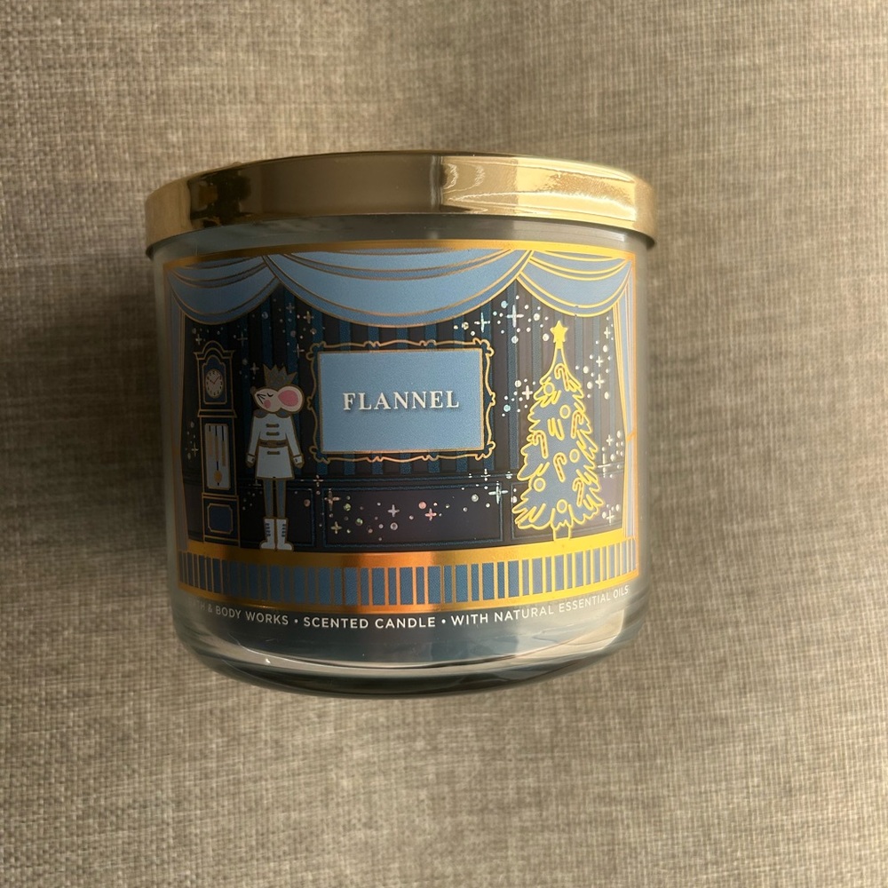 Bath & Body Works 3 Wick Candle in Scent Flannel